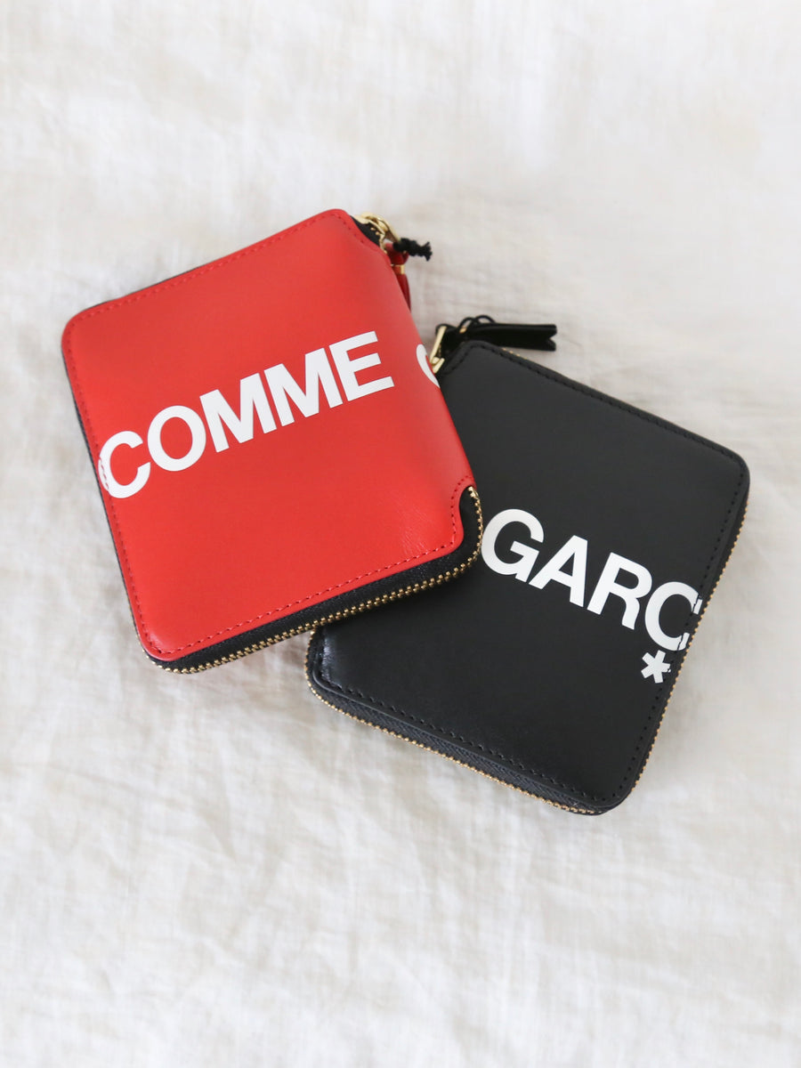 Wallet COMME des GARCONS ヒュージロゴ（二つ折り）[8Z-T021-051] – CREER