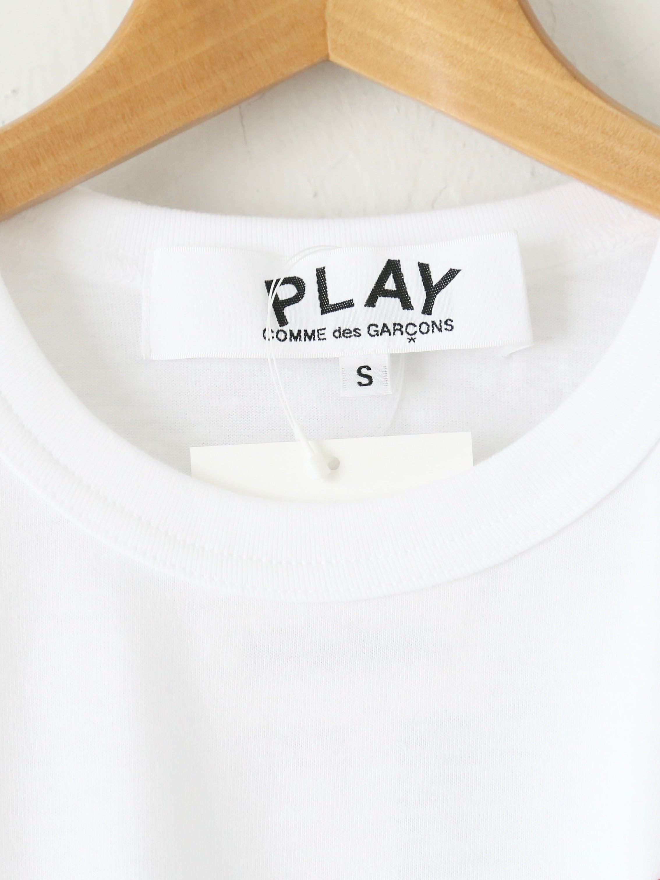 PLAY COMME des GARCONS ロングスリーブTシャツ(ホワイト×レッド) [AX-T118-051]