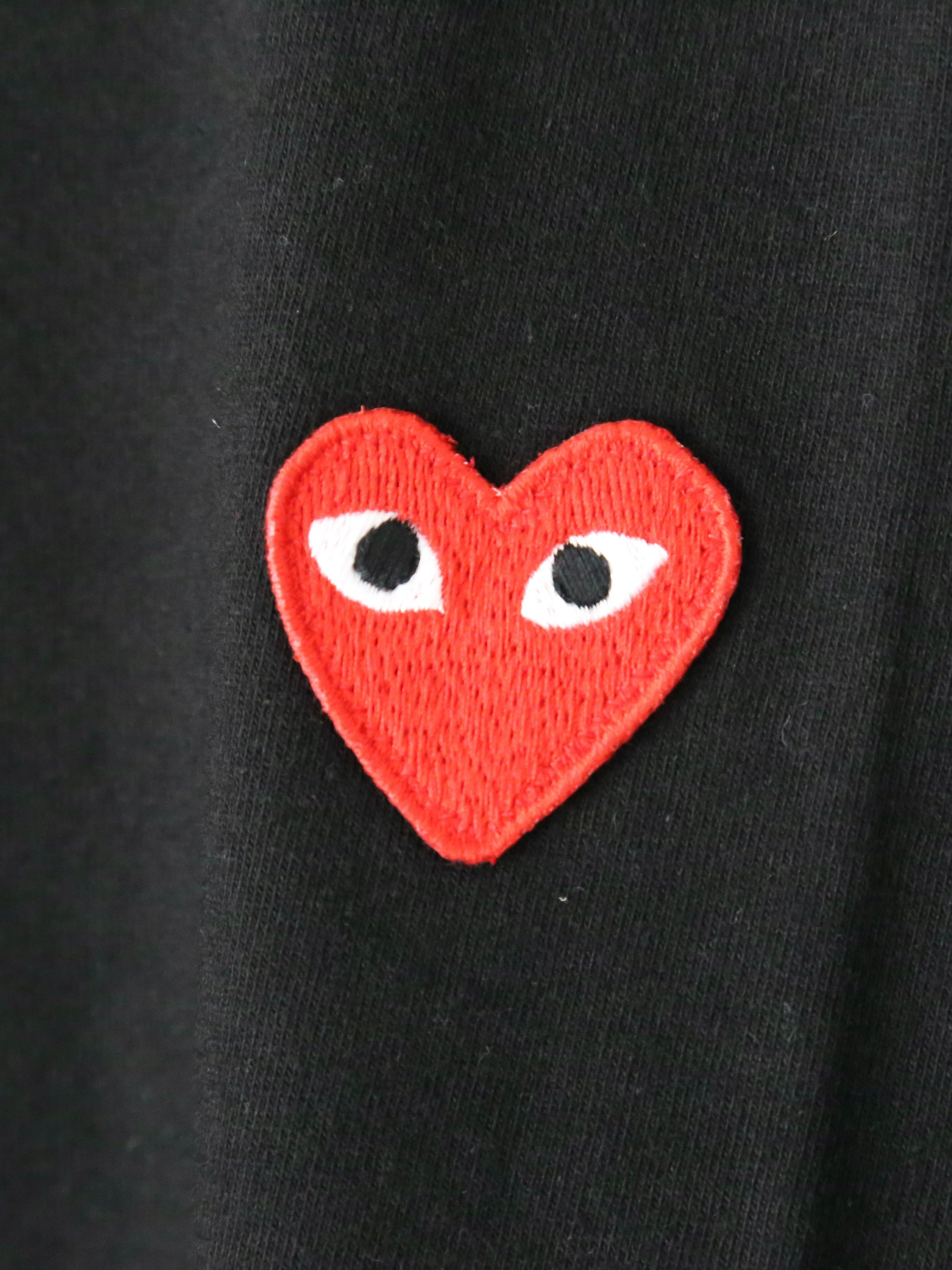 PLAY COMME des GARCONS ロングスリーブTシャツ(ブラック×レッド) [AX-T118-051]