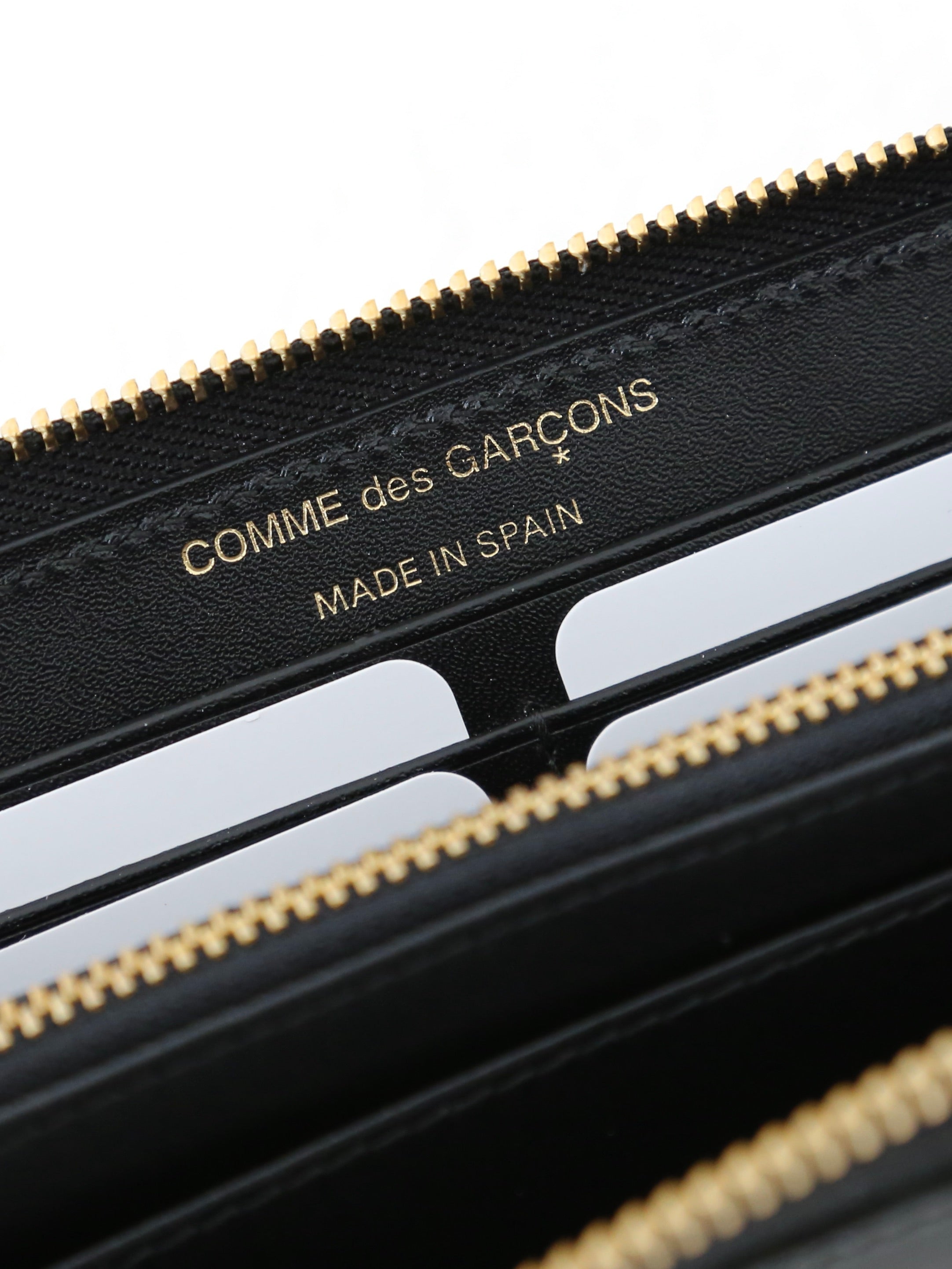 Wallet COMME des GARCONS クラシックレザー (長財布） [8Z-D101-051]