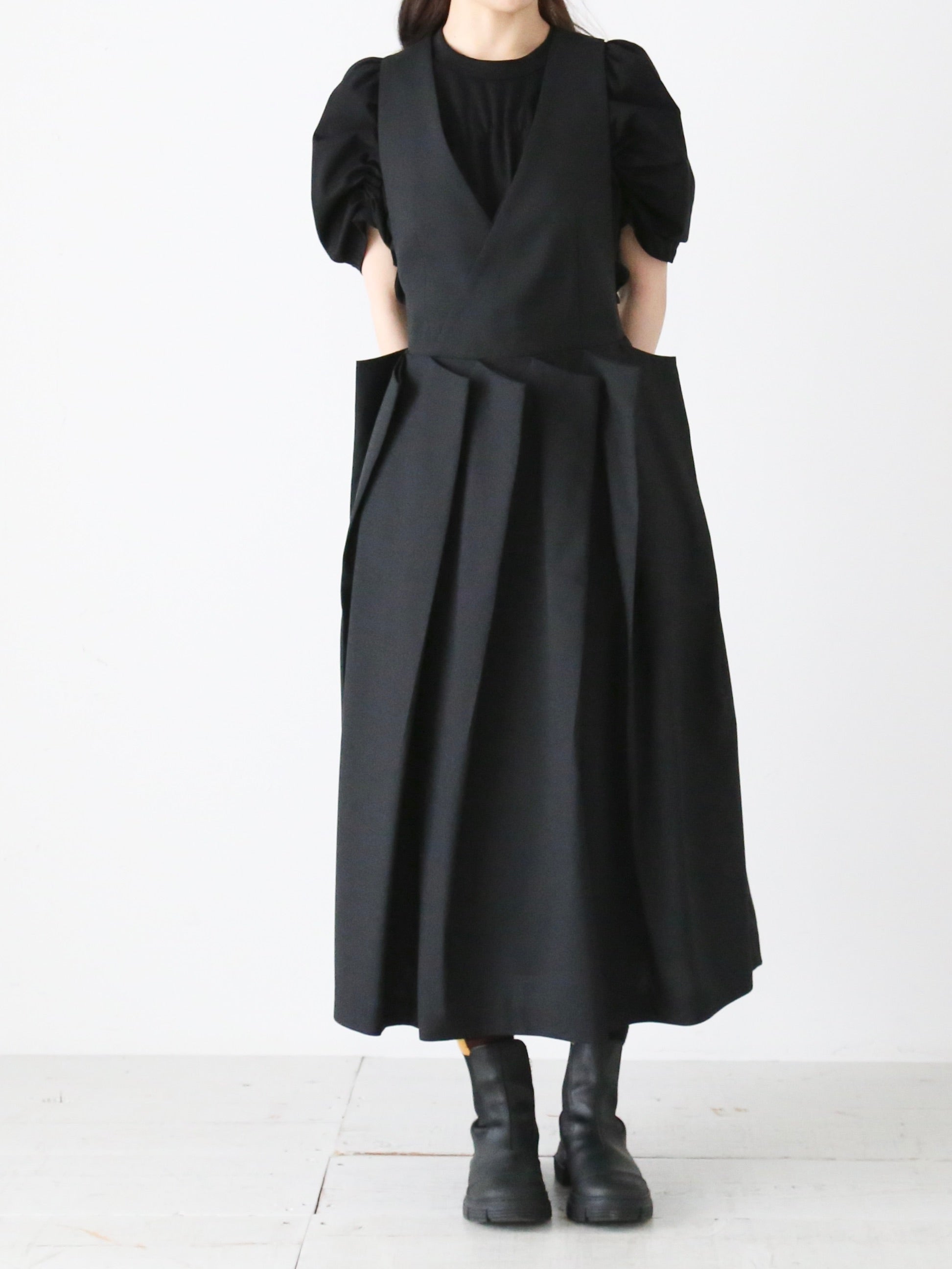 noir kei ninomiya ウールトロジャンパースカート [3I-A005-051] – CREER